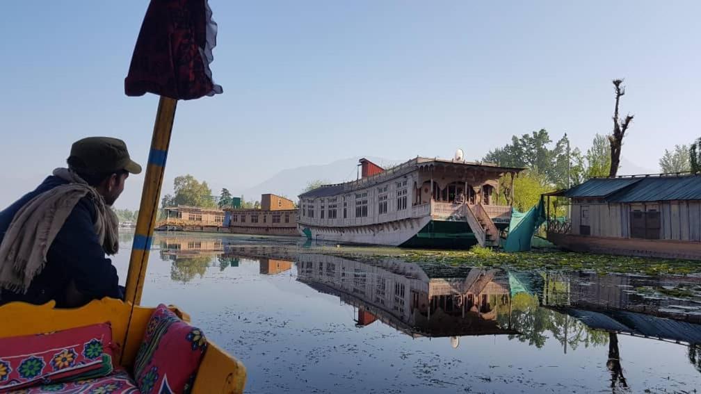 Houseboat Lily Of Nageen Hotel Srinagar  Exterior photo