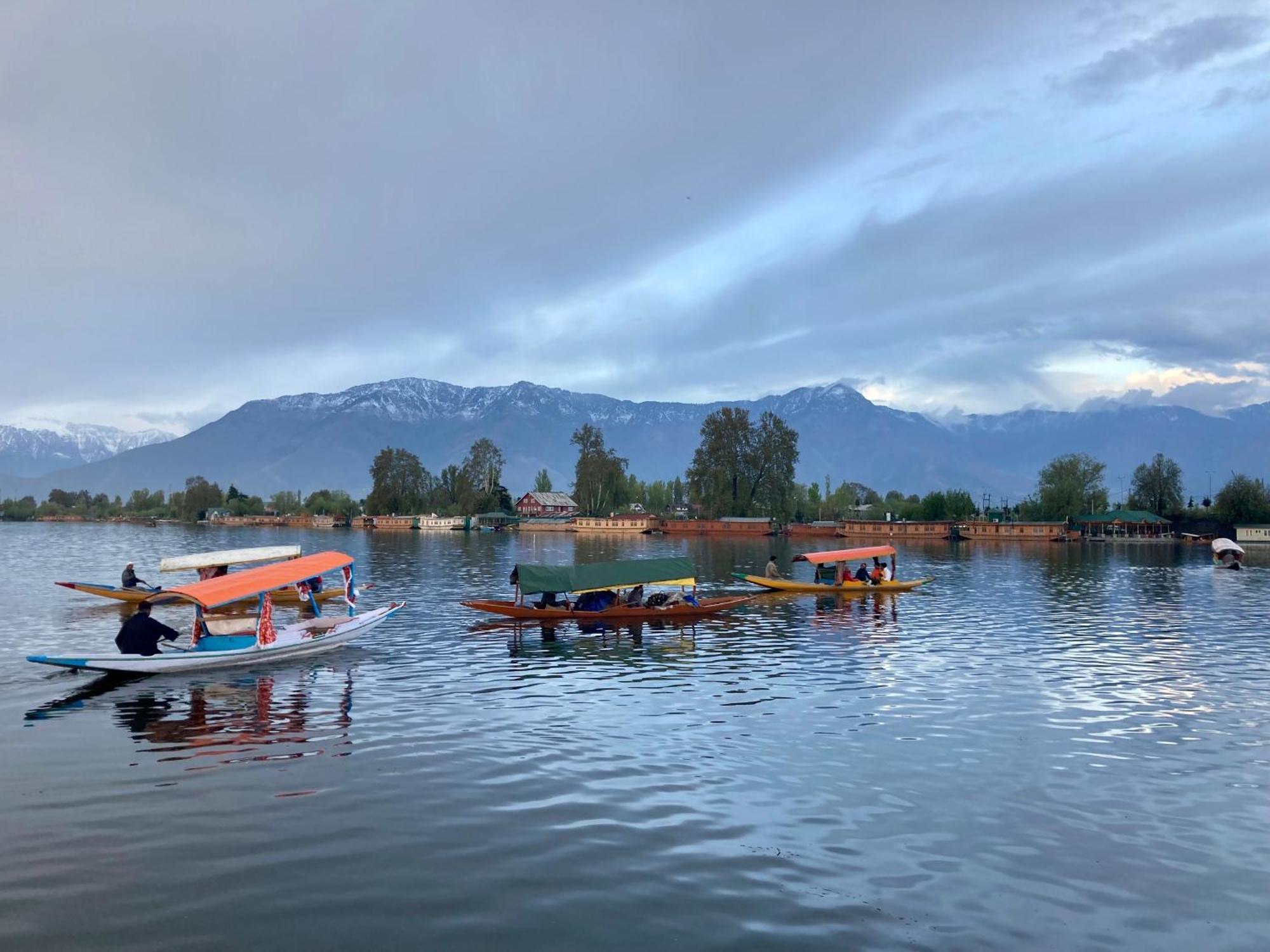 Houseboat Lily Of Nageen Hotel Srinagar  Exterior photo