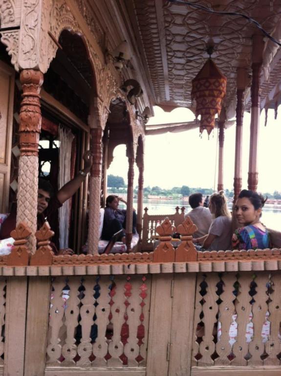 Houseboat Lily Of Nageen Hotel Srinagar  Exterior photo