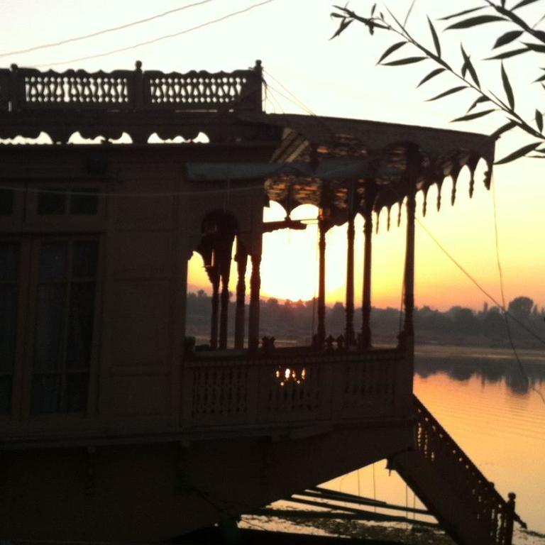 Houseboat Lily Of Nageen Hotel Srinagar  Exterior photo