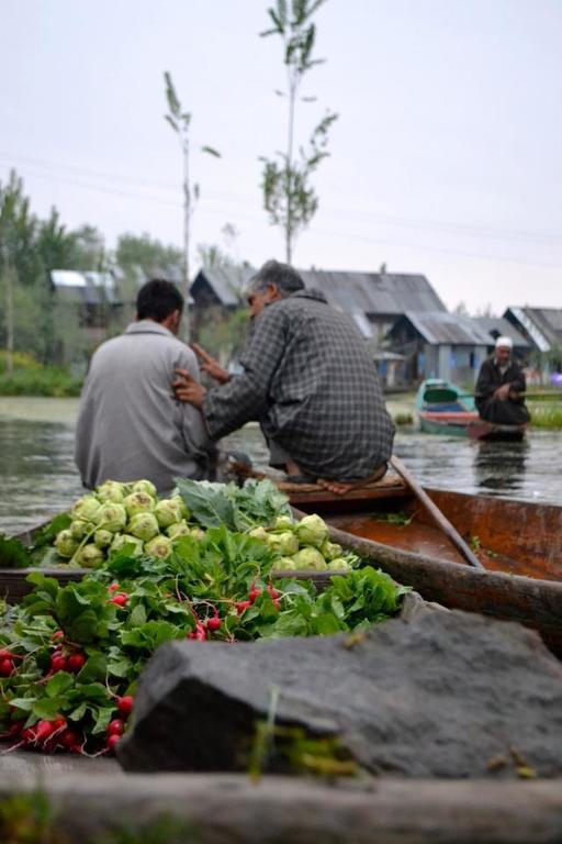 Houseboat Lily Of Nageen Hotel Srinagar  Exterior photo