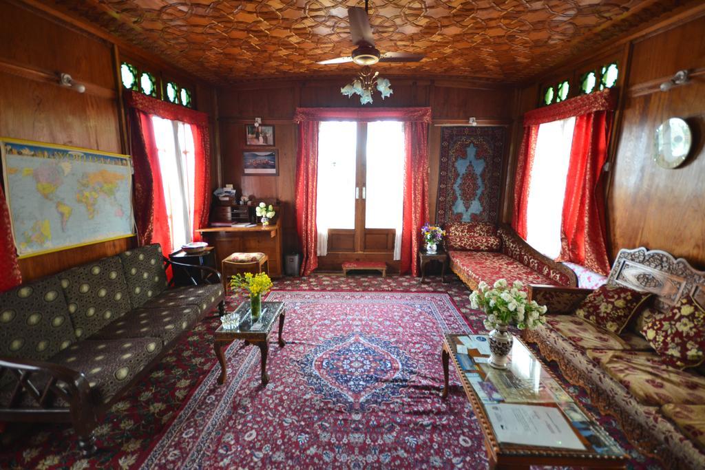 Houseboat Lily Of Nageen Hotel Srinagar  Exterior photo